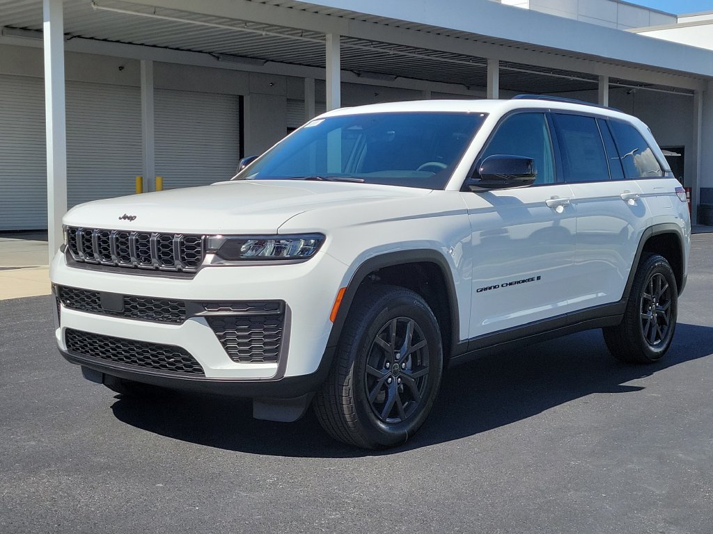 New 2027 Jeep Grand Cherokee 2 Row LAREDO 4X4 Sport Utility
