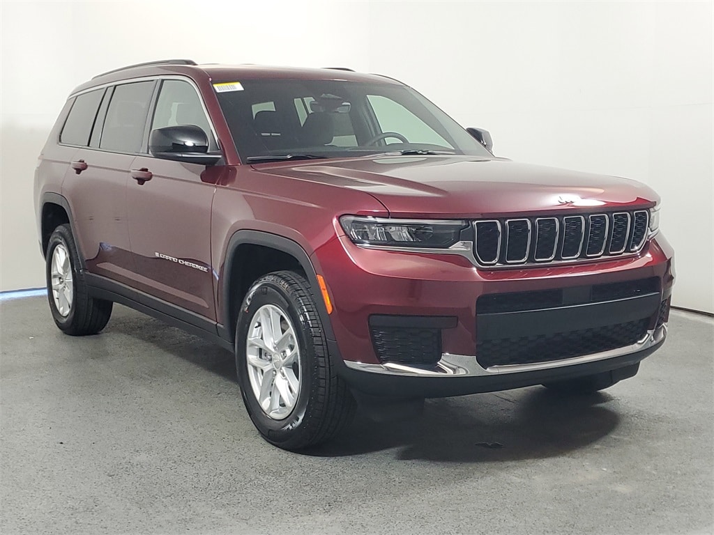 2025 Jeep Grand Cherokee L Laredo's photo
