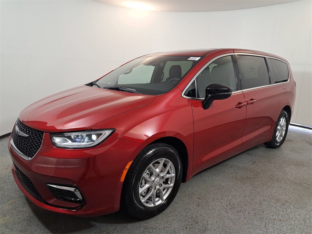 2026 Chrysler Pacifica photo 3