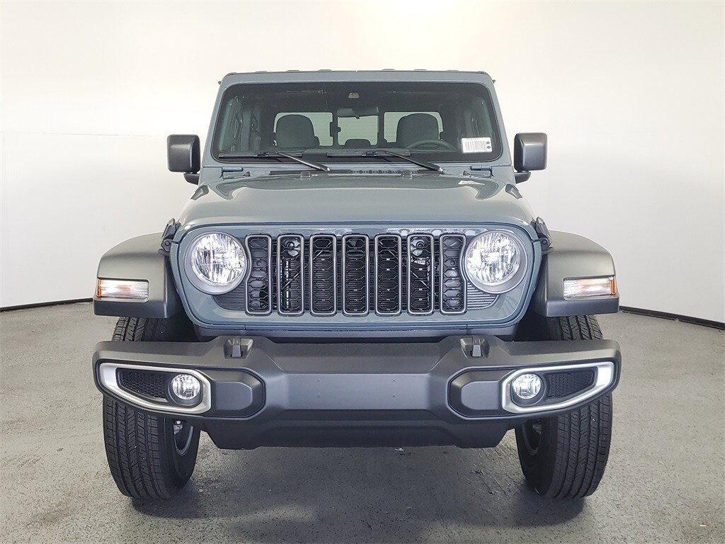2025 Jeep Gladiator Sport S photo 2