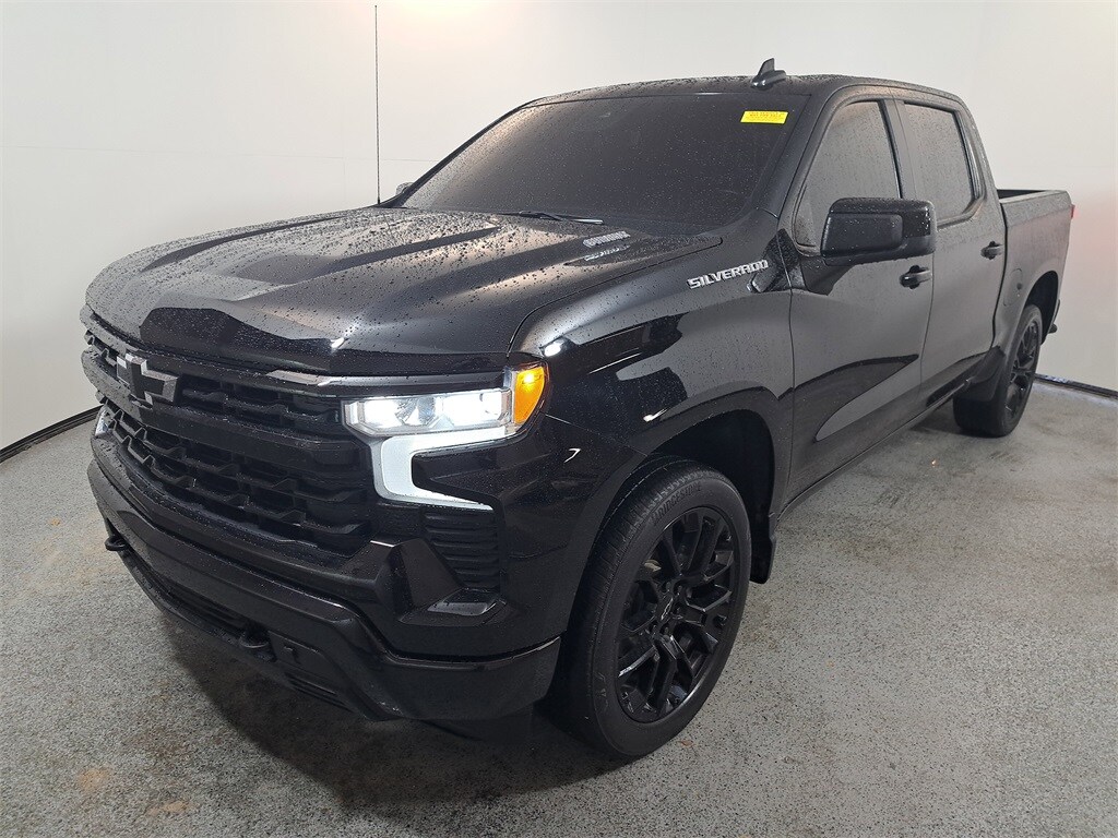 2023 Chevrolet Silverado 1500 RST photo 3