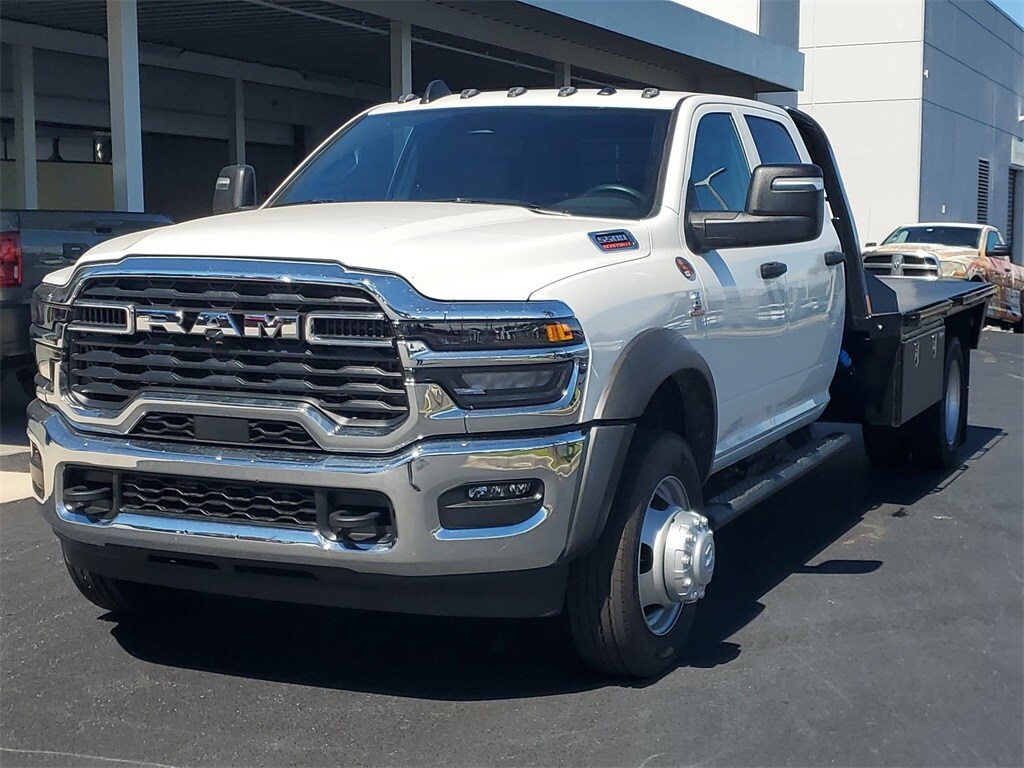 2025 Ram 5500 Tradesman photo 3