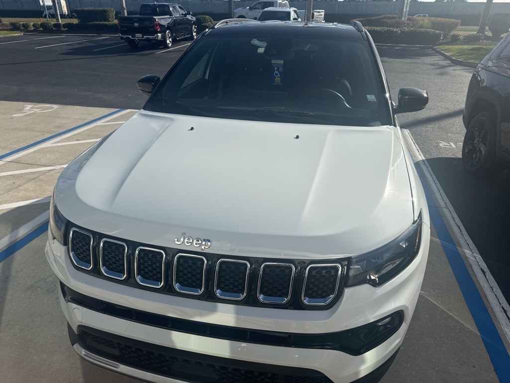 2023 Jeep Compass Limited's photo