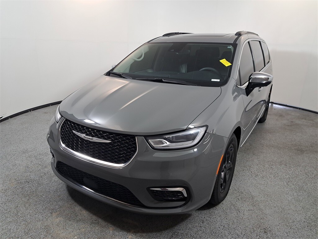 2023 Chrysler Pacifica Limited photo 3