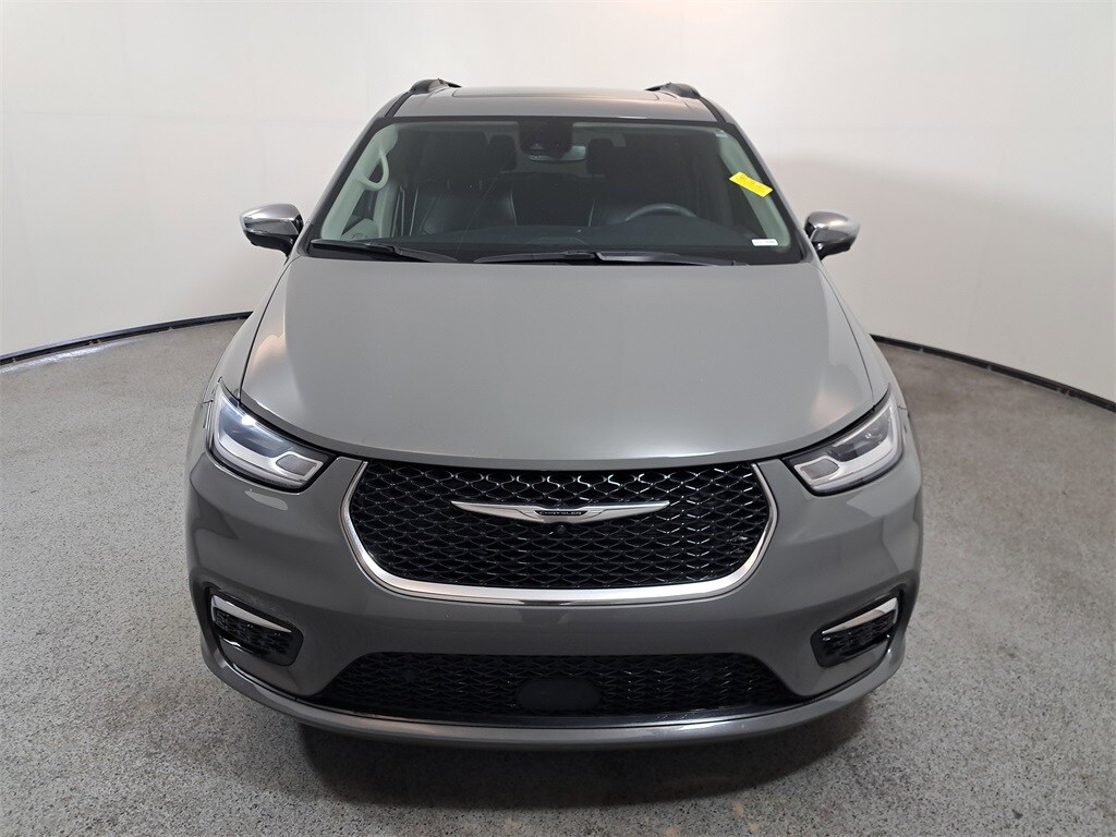 2023 Chrysler Pacifica Limited photo 2