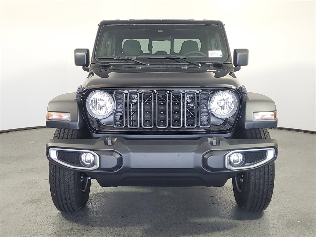 2025 Jeep Gladiator Sport S photo 2