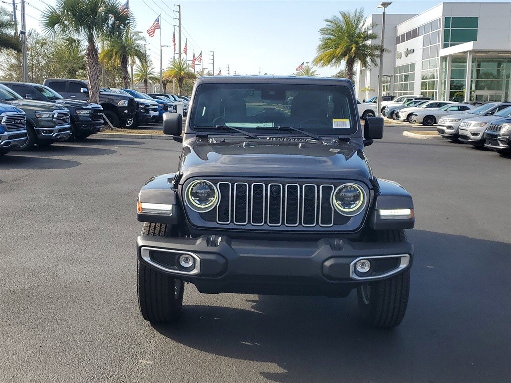 2025 Jeep Wrangler Sahara photo 2