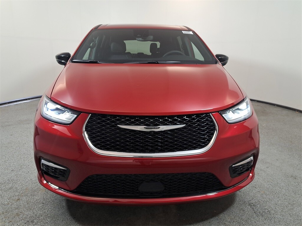 2026 Chrysler Pacifica photo 2