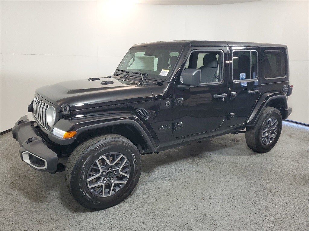 2025 Jeep Wrangler Sahara photo 3