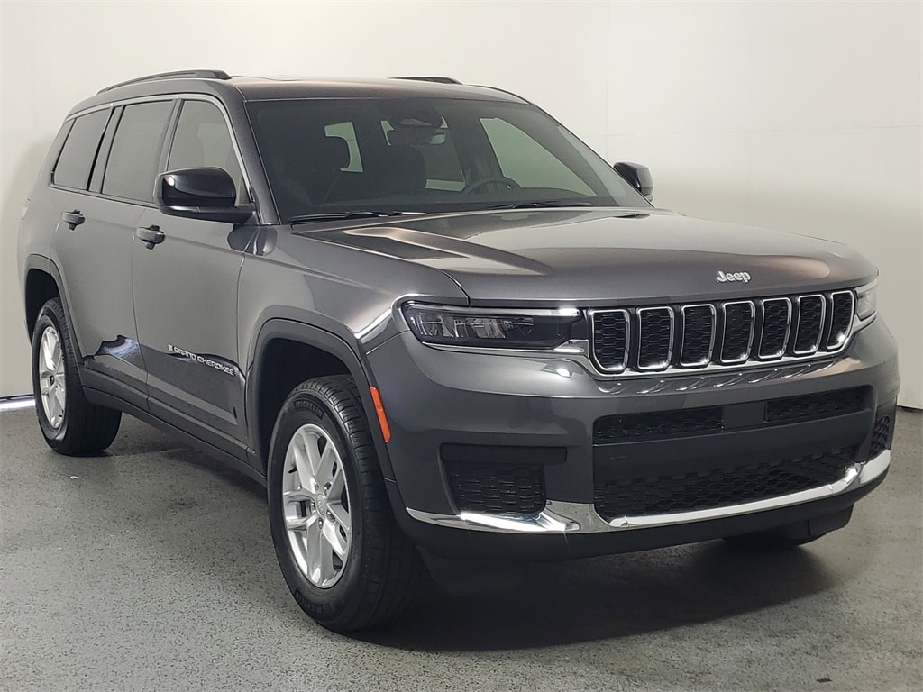 2025 Jeep Grand Cherokee L Laredo's photo