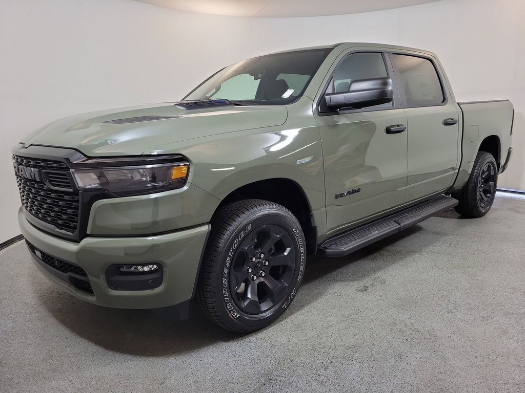 New 2026 Ram 1500 EXPRESS CREW CAB 4X4 5'7 BOX Pickup