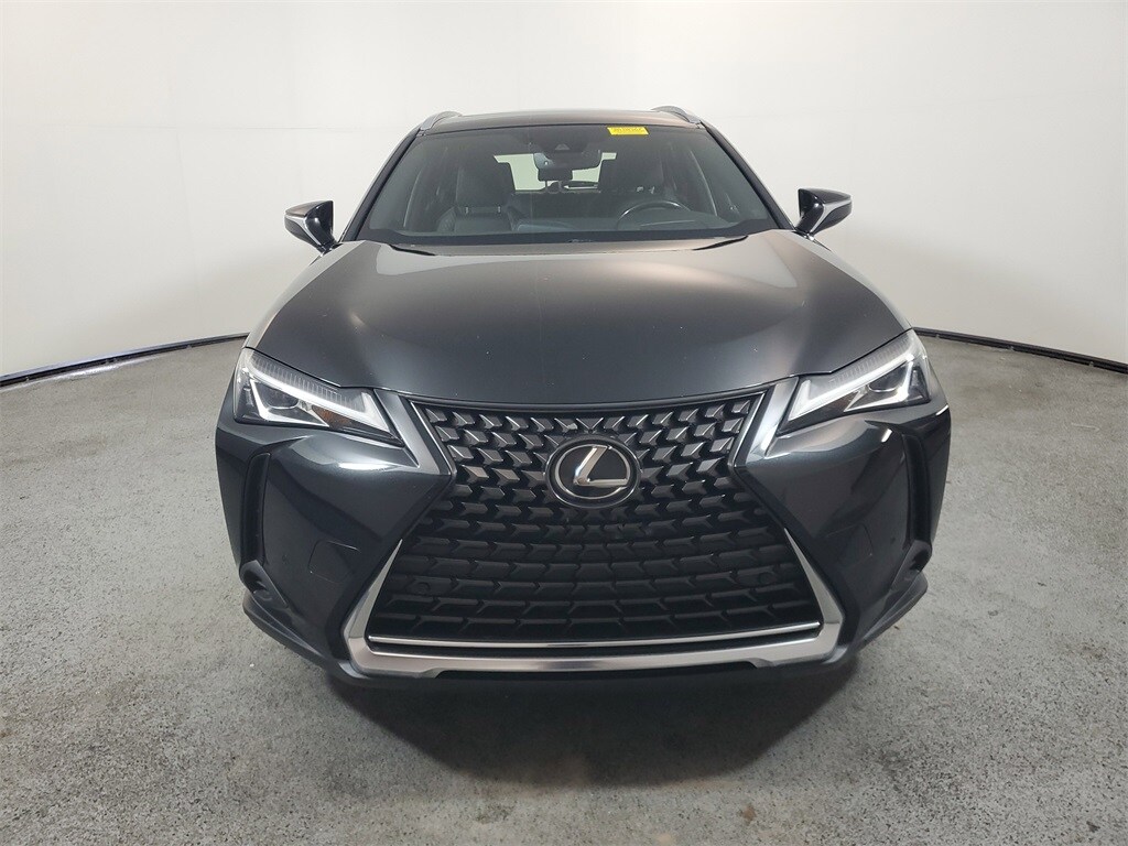 2022 Lexus UX 200 photo 2