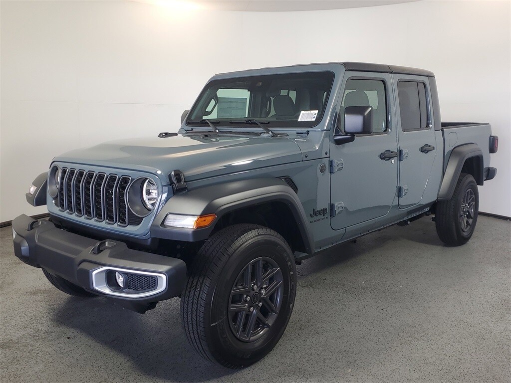 2025 Jeep Gladiator Sport S photo 3