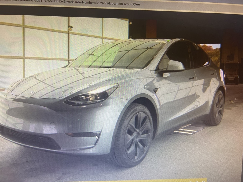 2025 Tesla Model Y Long Range's photo