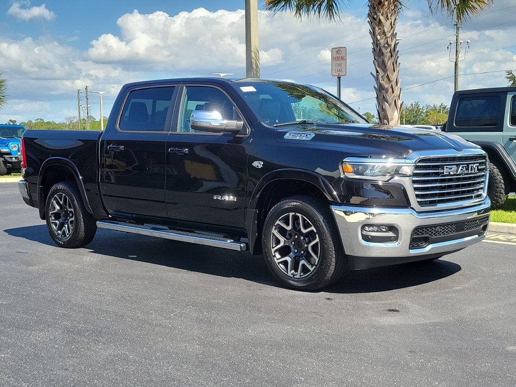 2027 Ram 1500 LARAMIE CREW CAB 4X4 5'7 BOX Pickup