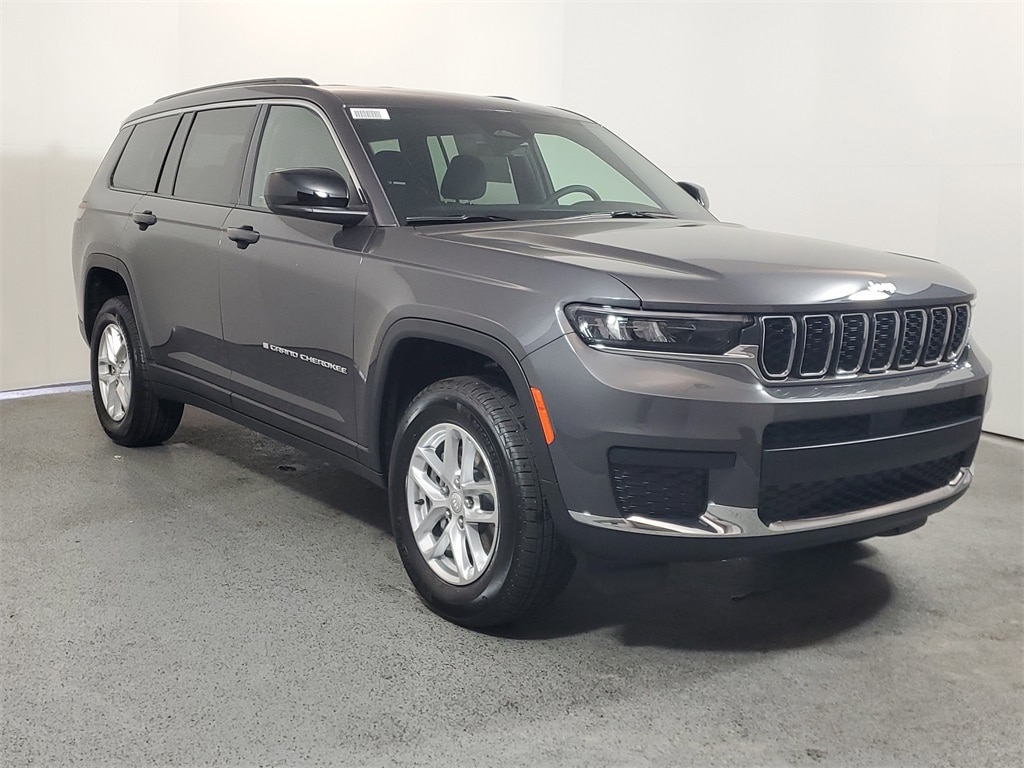 2025 Jeep Grand Cherokee L Laredo's photo