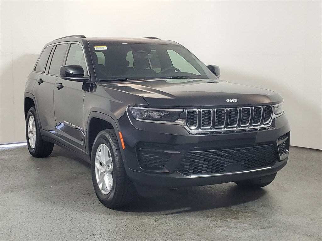 2025 Jeep Grand Cherokee Laredo's photo
