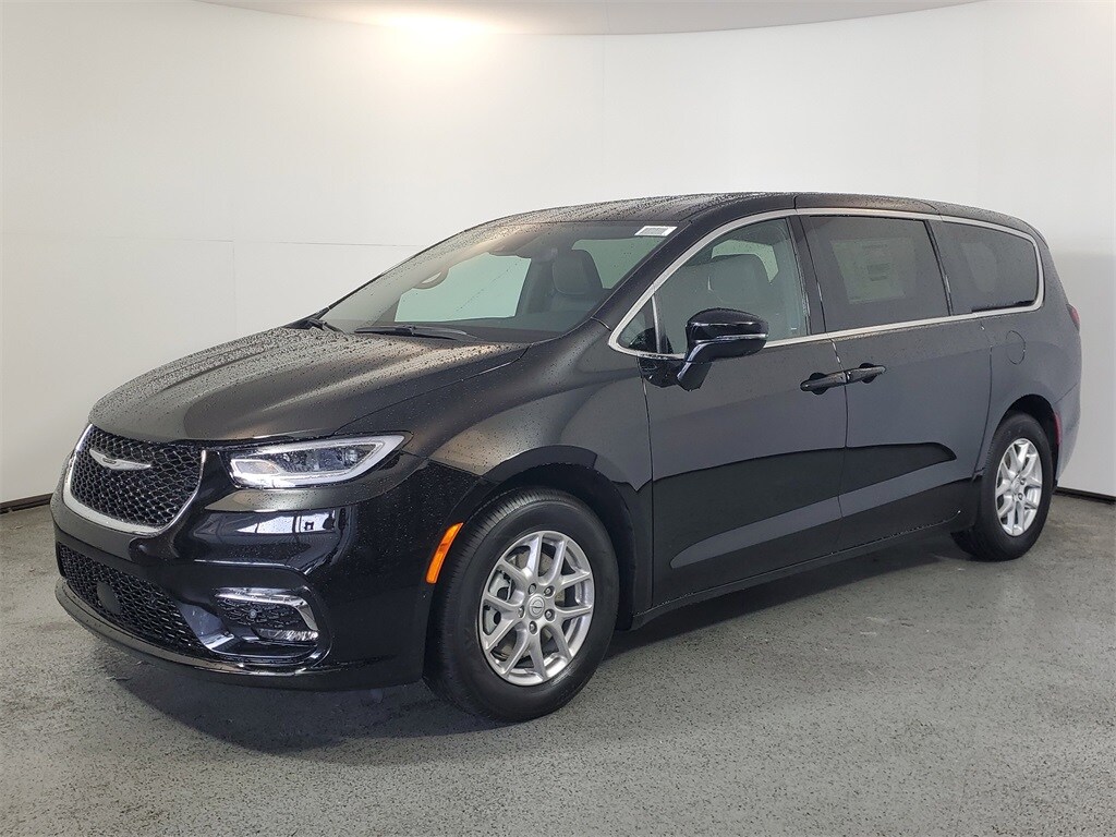 2026 Chrysler Pacifica photo 3