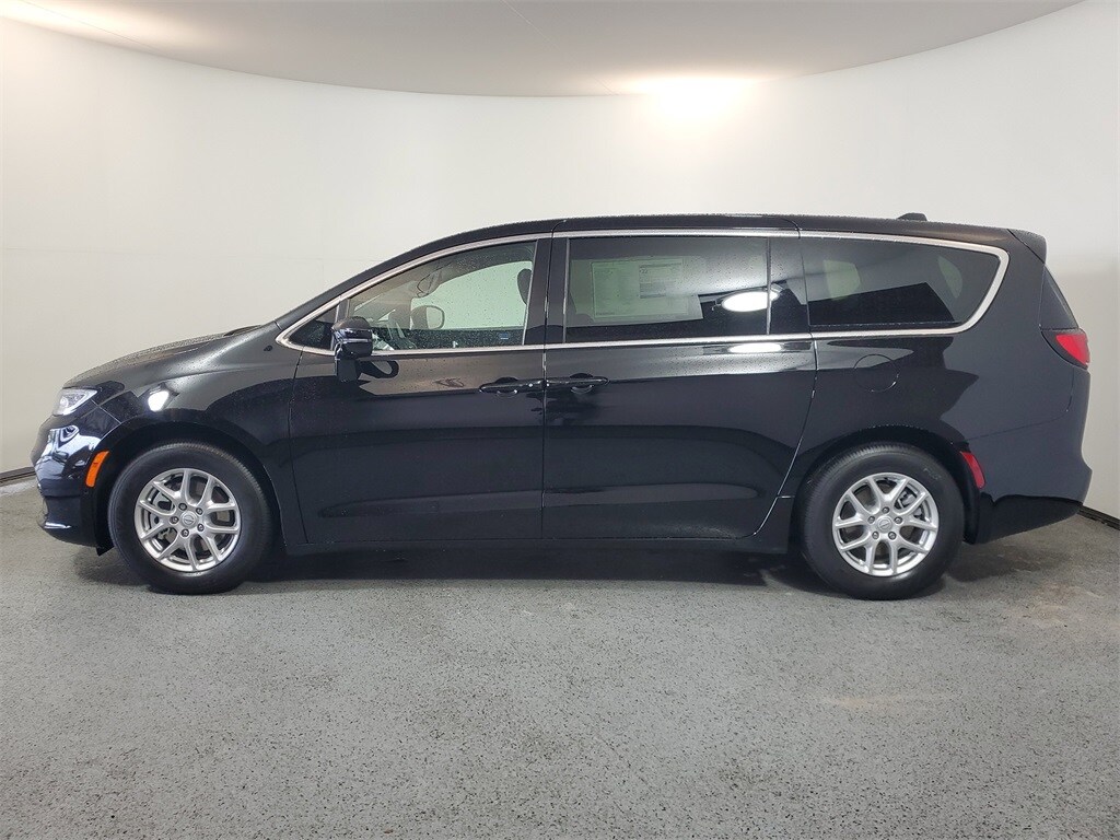 2026 Chrysler Pacifica photo 4