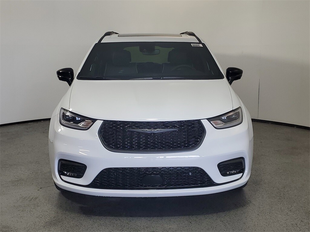 2026 Chrysler Pacifica Limited photo 2