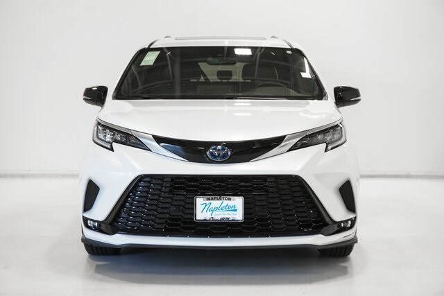 2023 Toyota Sienna XSE photo 3