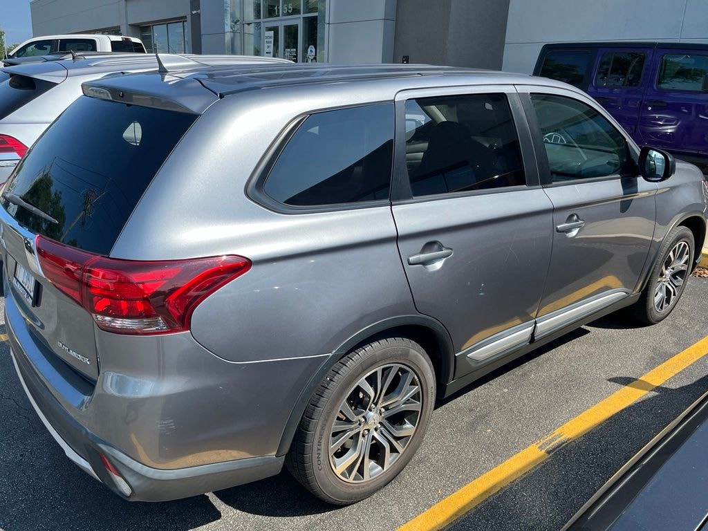 Used 2018 Mitsubishi Outlander ES SUV