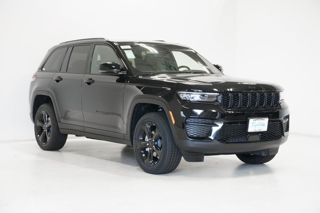 2025 Jeep Grand Cherokee Altitude photo 3