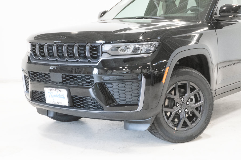 New 2027 Jeep Grand Cherokee LAREDO ALTITUDE 4X4 Sport Utility