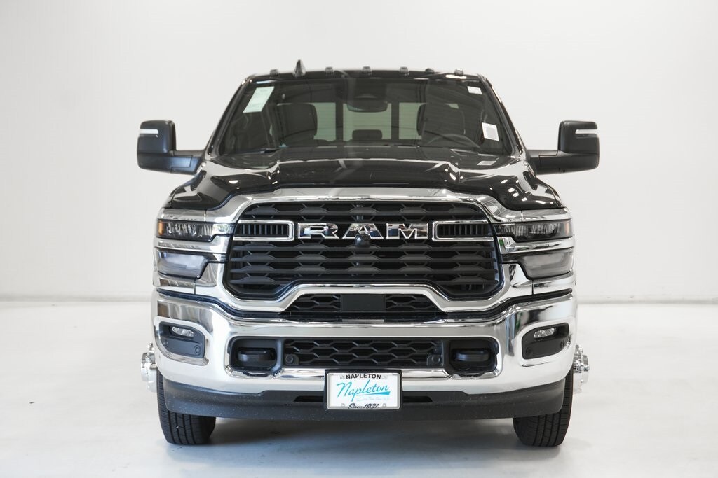 2025 Ram 3500 Tradesman photo 3