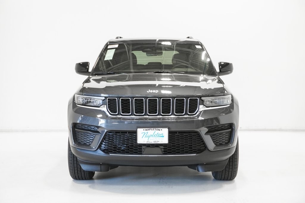 2025 Jeep Grand Cherokee Laredo photo 2