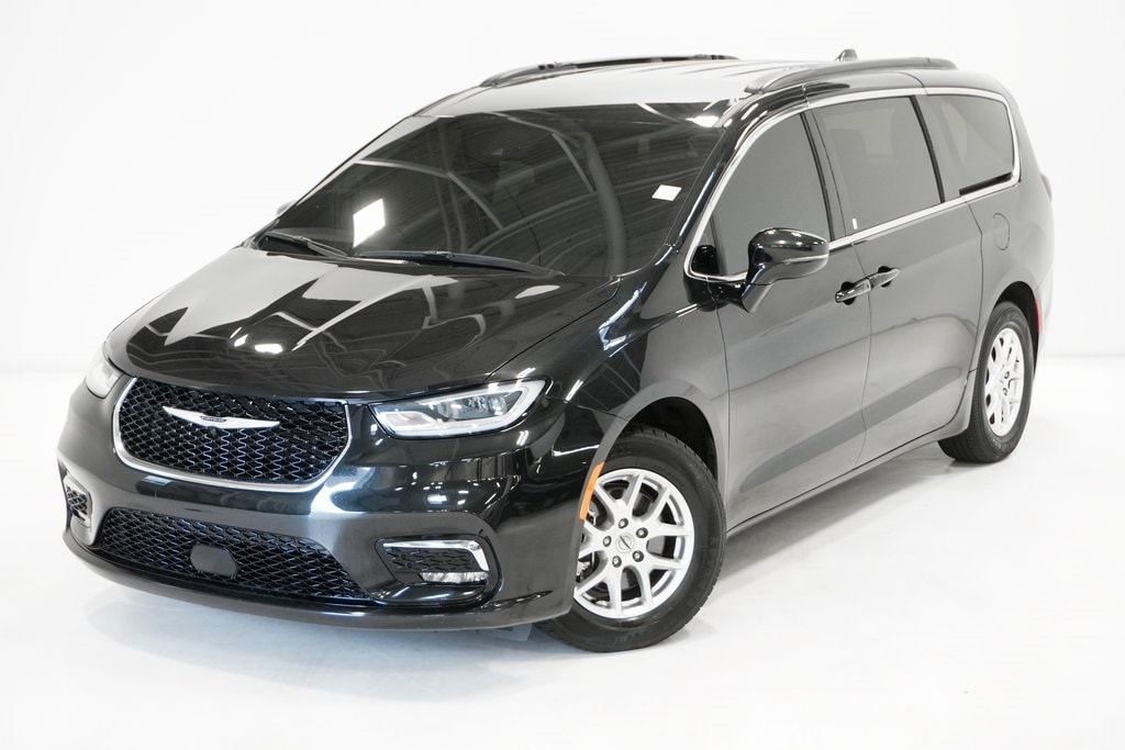 Used 2022 Chrysler Pacifica Touring L with VIN 2C4RC1BG5NR195248 for sale in Arlington Heights, IL