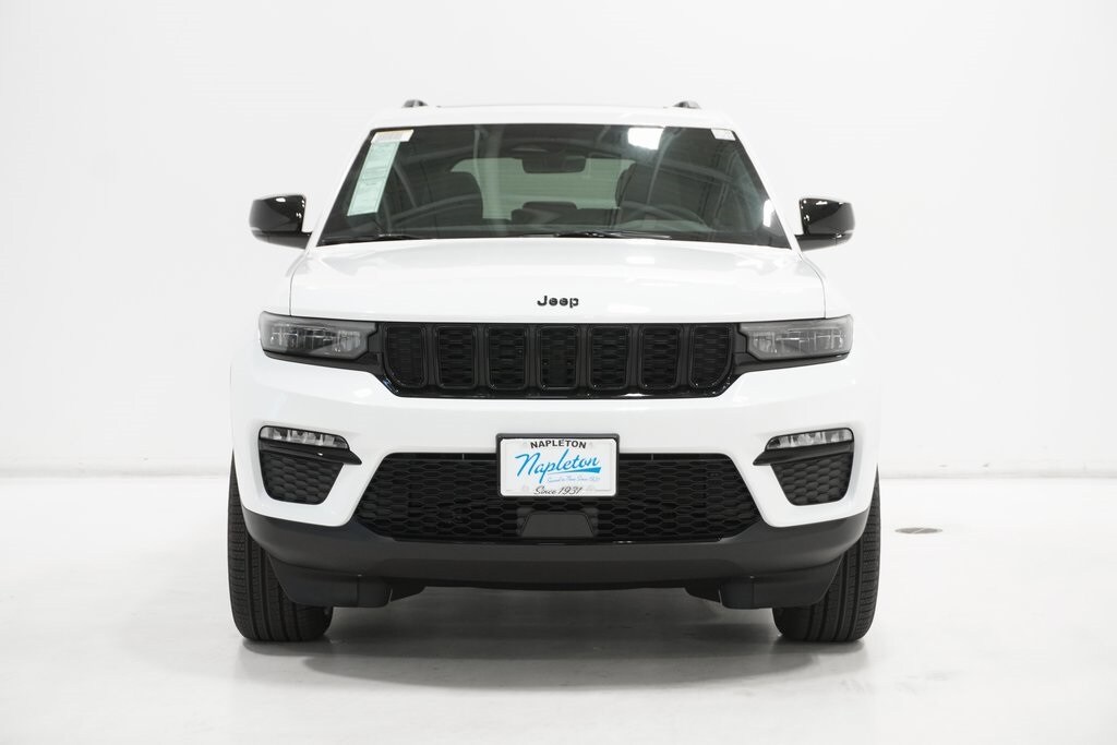 2025 Jeep Grand Cherokee Limited photo 3