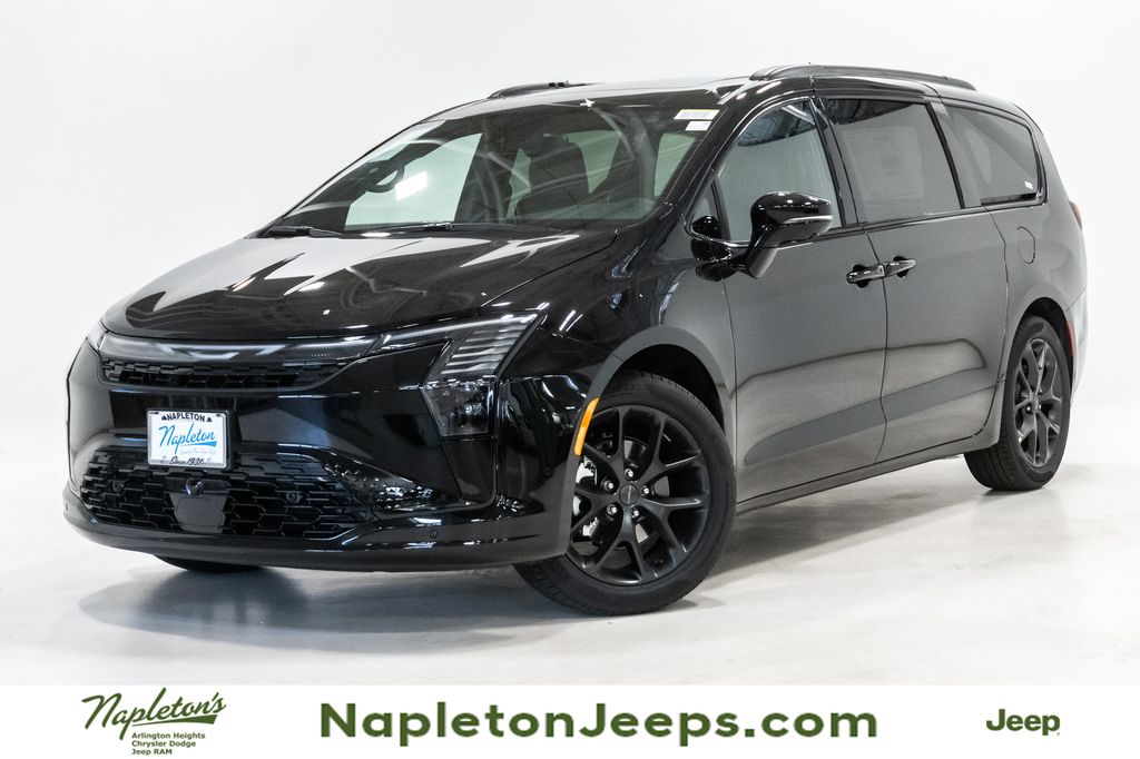 2027 Chrysler Pacifica Limited's photo