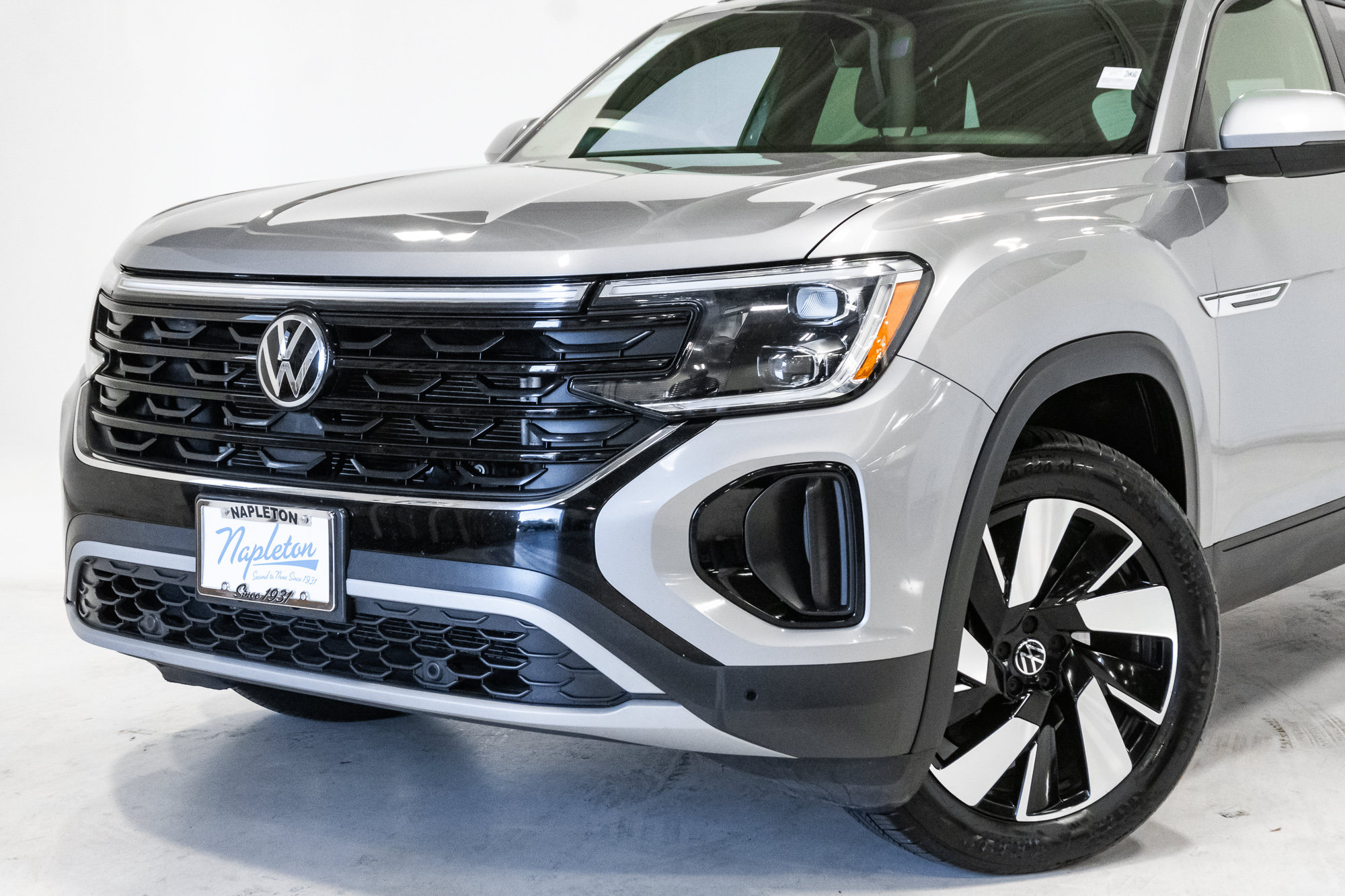 Used 2025 Volkswagen Atlas Cross Sport 2.0T SE w/Technology SUV