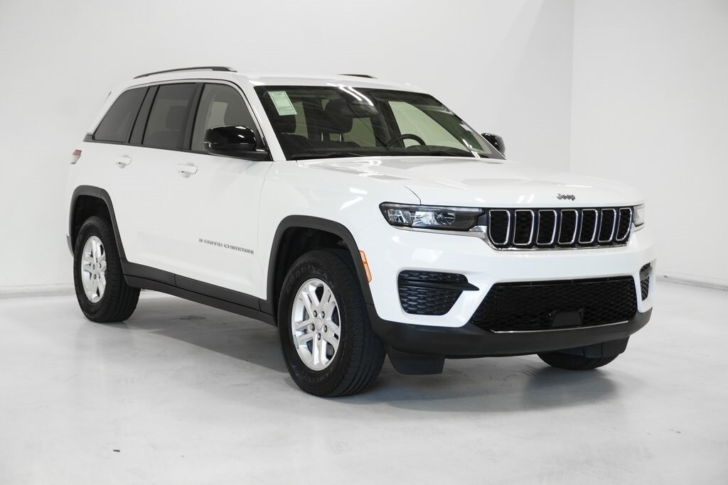 2022 Jeep Grand Cherokee Laredo photo 4
