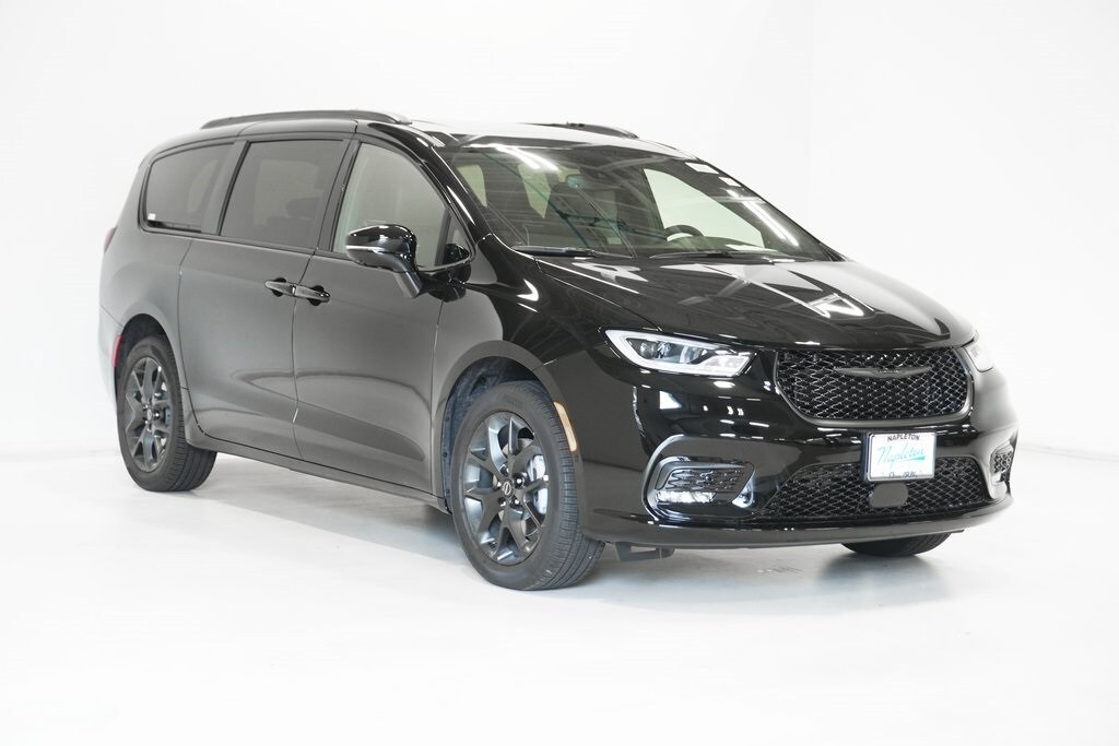 2026 Chrysler Pacifica Limited photo 4