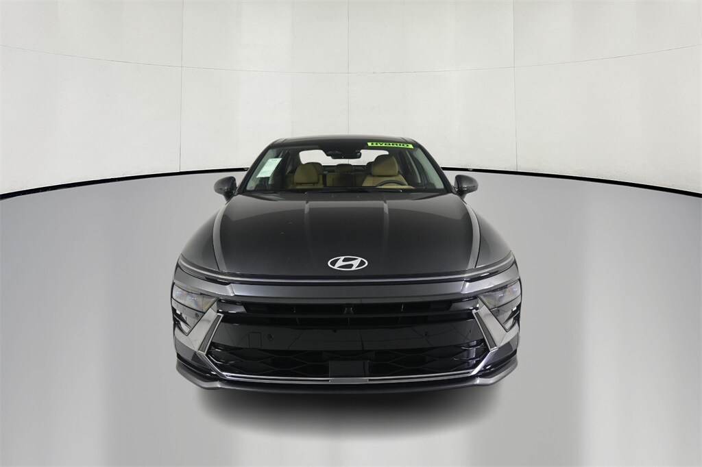 2025 Hyundai Sonata Hybrid Limited photo 2