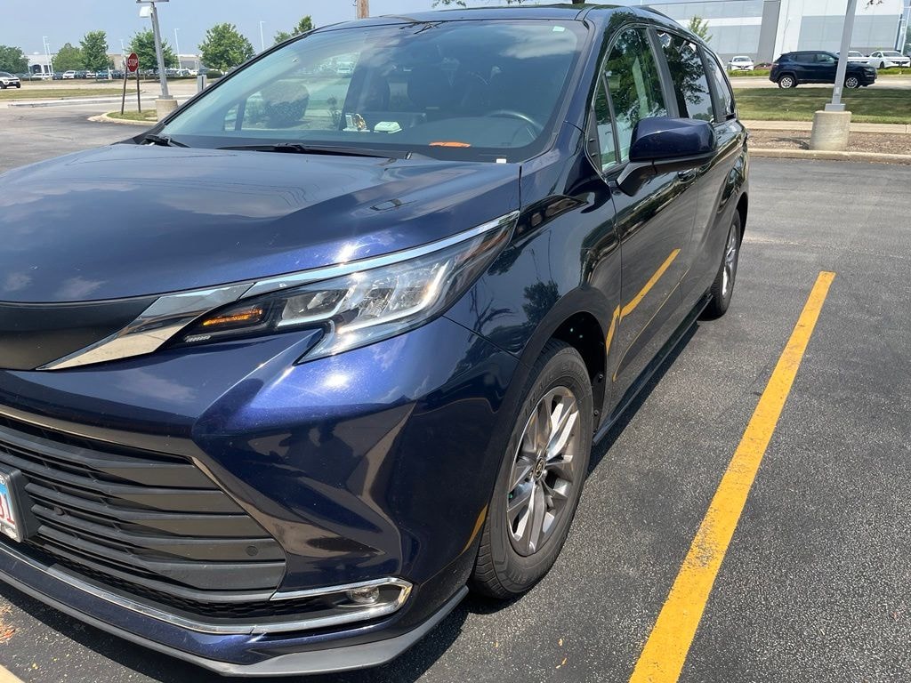 Used 2023 Toyota Sienna XLE Minivan/Van