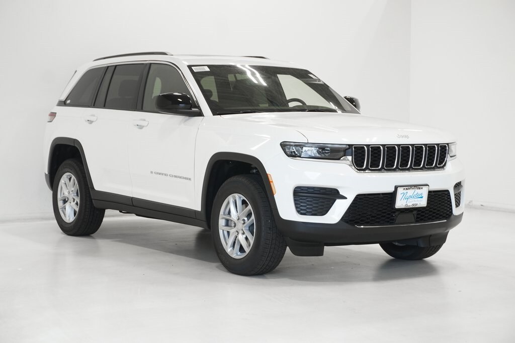 2025 Jeep Grand Cherokee Laredo photo 4