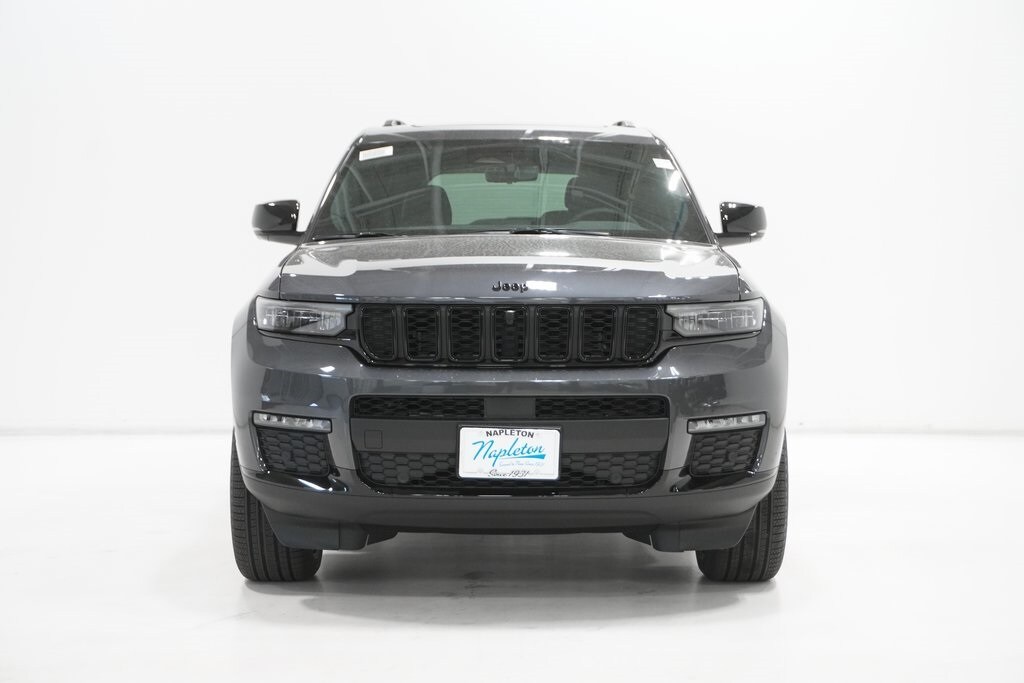2025 Jeep Grand Cherokee Limited photo 3