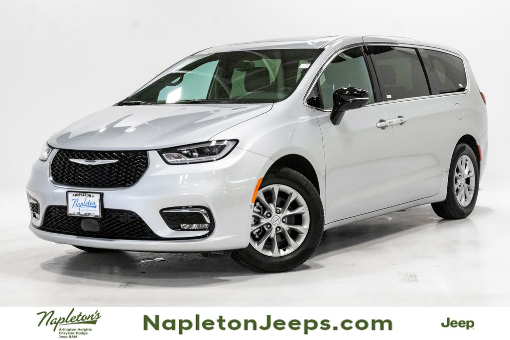 2026 Chrysler Pacifica Limited's photo