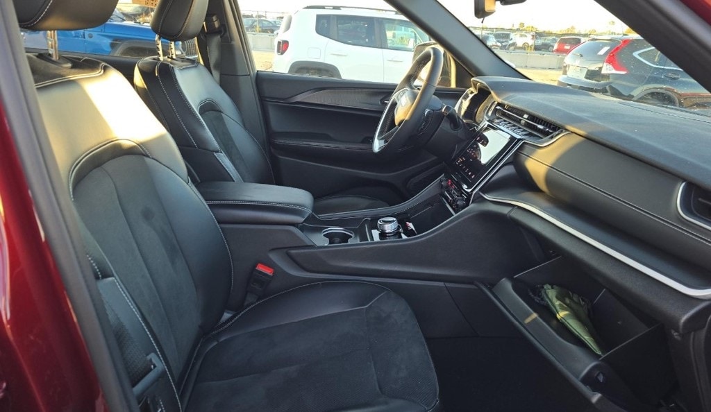 Used 2024 Jeep Grand Cherokee L Altitude SUV