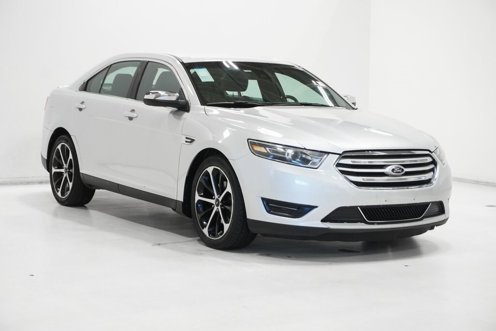 2015 Ford Taurus Limited photo 3