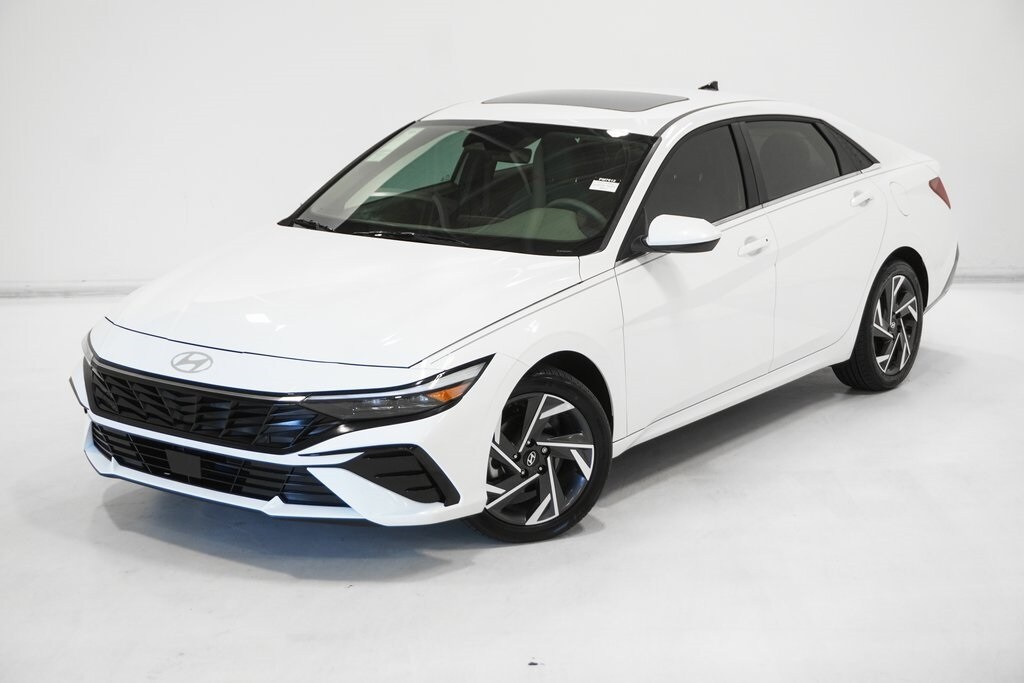 2025 Hyundai Elantra SEL Convenience photo 2