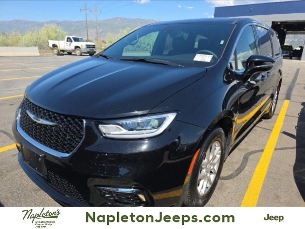 2025 Chrysler Pacifica's photo