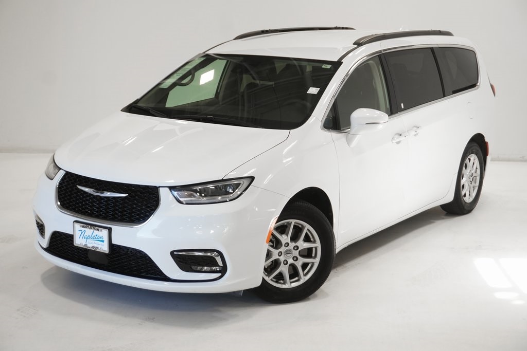 Used 2022 Chrysler Pacifica Touring L with VIN 2C4RC1BG4NR150723 for sale in Arlington Heights, IL