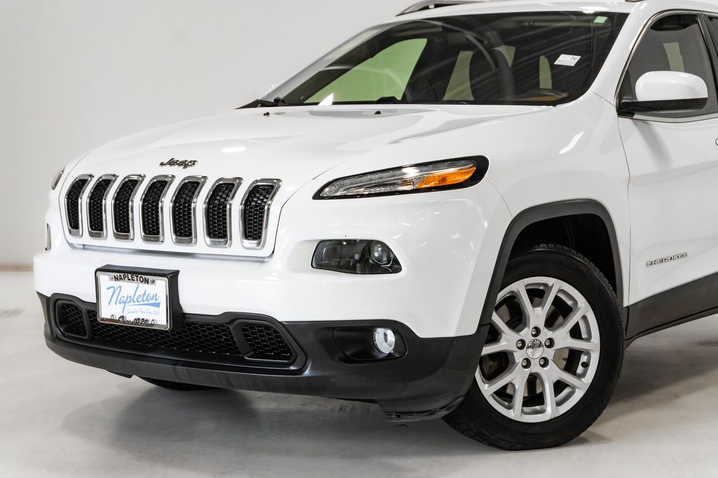 Used 2015 Jeep Cherokee Latitude with VIN 1C4PJLCB4FW670697 for sale in Arlington Heights, IL