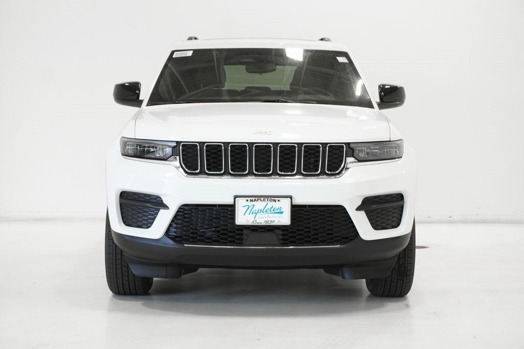 2025 Jeep Grand Cherokee Laredo photo 3