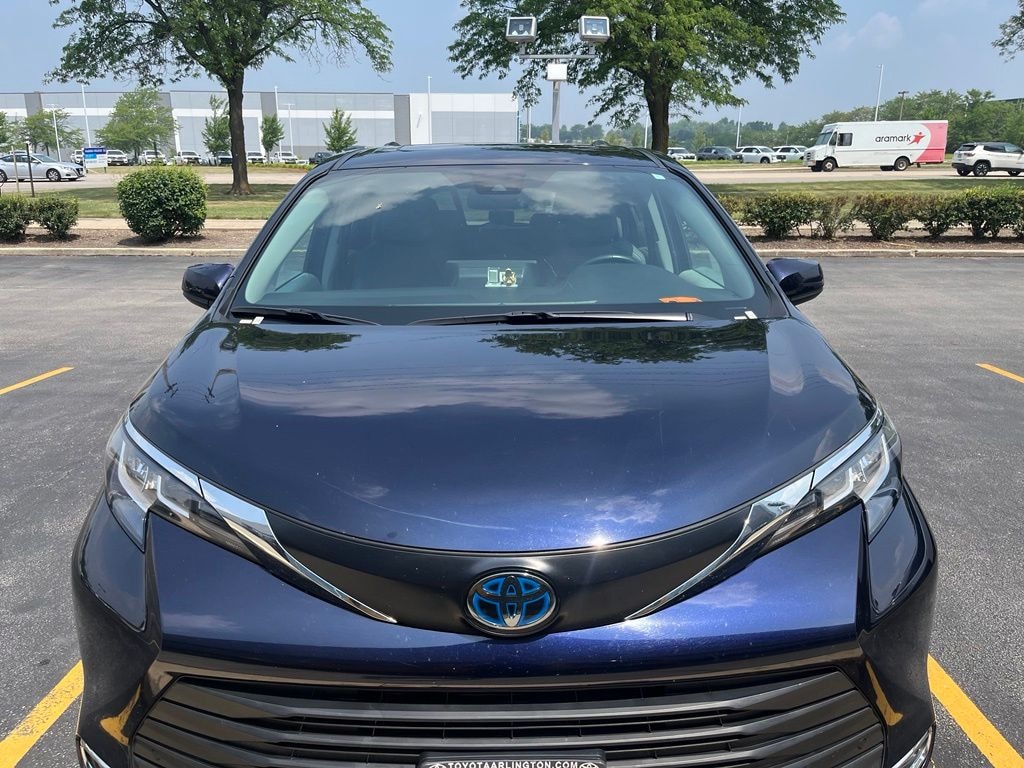Used 2023 Toyota Sienna XLE Minivan/Van