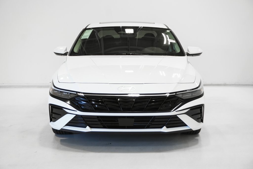 2025 Hyundai Elantra SEL Convenience photo 3